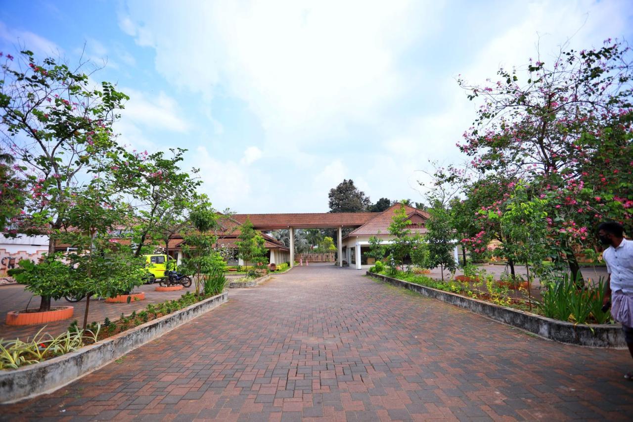 Clay House Hotel Thrissur Exterior photo